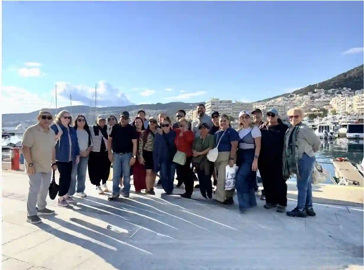 Grupo en el puerto de Kavala, Grecia